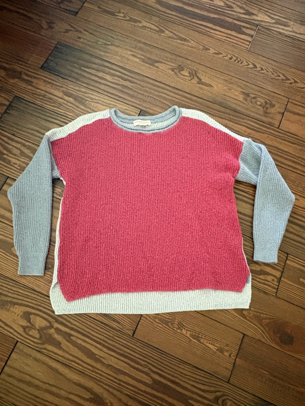 Parkhurst Two-Tone Crewneck Sweater in Raspberry and Light Gray